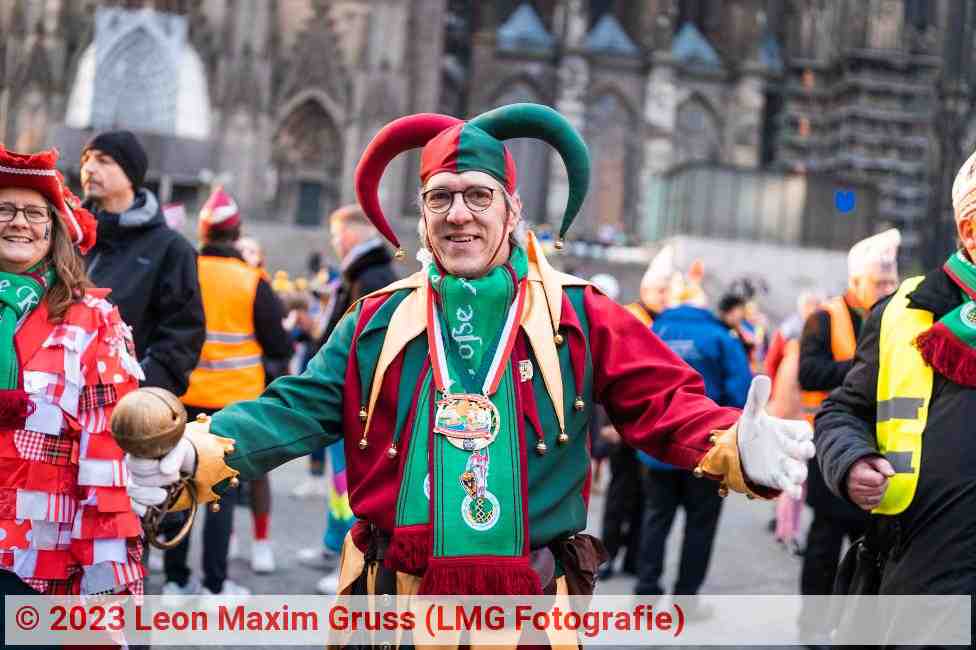 Der „Bellejeck“ der Großen Allgemeinen Karnevalsgesellschaft von 1900 Köln e.V.: Alfred Wolf | Foto: Leon Maxim Gruss (LMG Fotografie) Der „Bellejeck“ der Großen Allgemeinen Karnevalsgesellschaft von 1900 Köln e.V.: Alfred Wolf | Foto: Leon Maxim Gruss (LMG Fotografie)