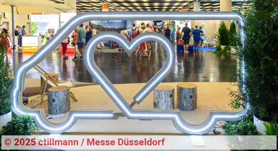 Stilisierter Caravan mit einem Herz | Foto: ctillmann / Messe Düsseldorf Stilisierter Caravan mit einem Herz | Foto: ctillmann / Messe Düsseldorf