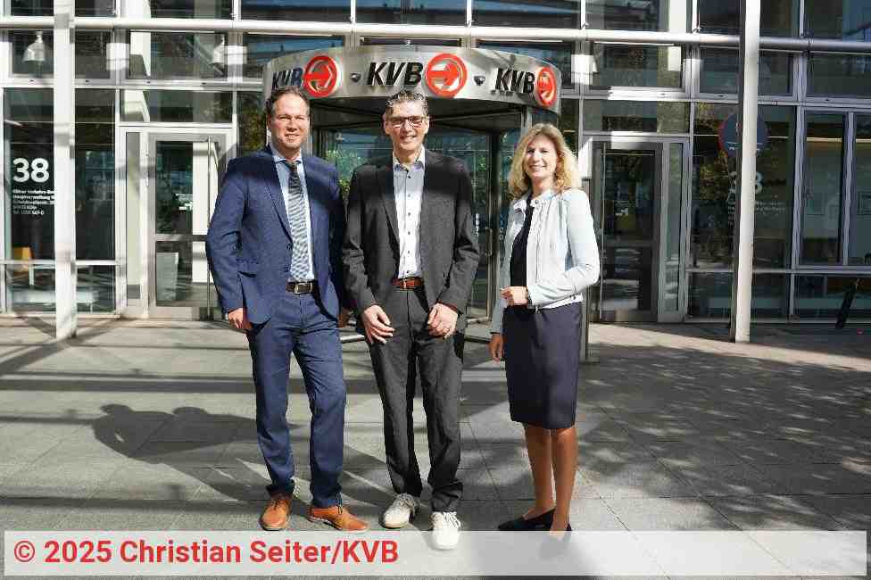 Marcel Winter, Aufsichtsratsvorsitzender Manfred Richter, Dr. Alexandra Rohlmann. | Foto: Christian Seiter/KVB