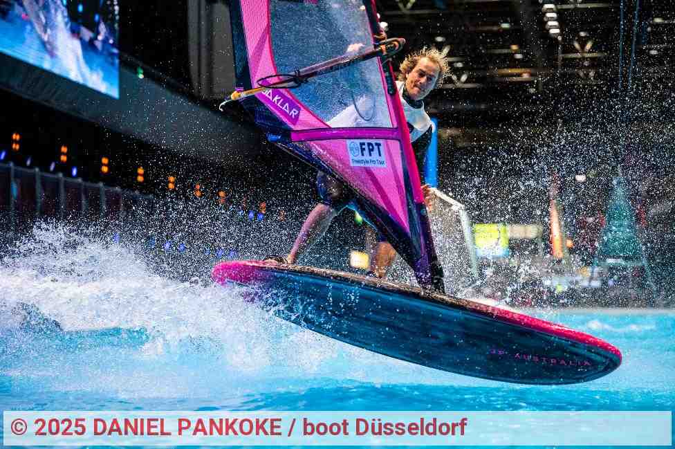Surfing at boot 2025 | Photo: DANIEL PANKOKE / boot Düsseldorf