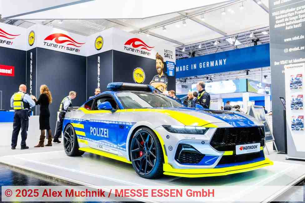 Tune It! Safe! - Stand mit dem getunten Polizeiauto 2025 | Foto: Alex Muchnik / MESSE ESSEN GmbH