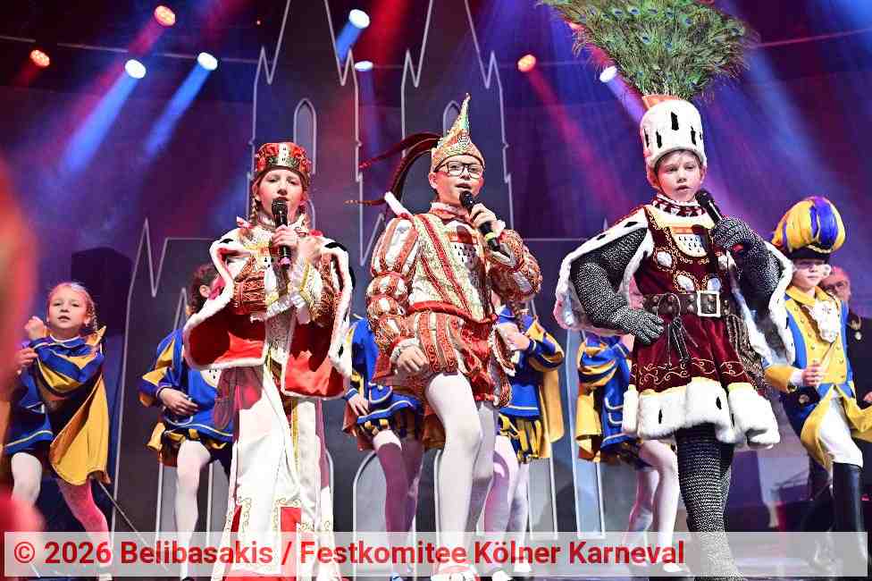 Prinz Linus II. (m.), Bauer Jonathan (r.) und Jungfrau Phili (l.) | Foto: Belibasakis / Festkomitee Kölner Karneval
