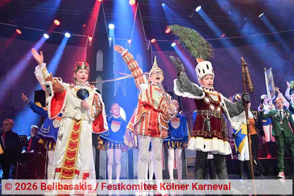 Prinz Linus II. (m.), Bauer Jonathan (r.) und Jungfrau Phili (l.) | Foto: Belibasakis / Festkomitee Kölner Karneval