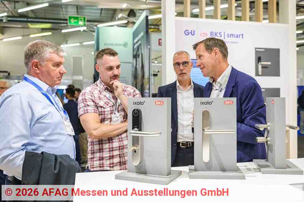 SicherheitsExpo München 2026 - Gespräch über Schlösser | Quelle: AFAG Messen und Ausstellungen GmbH