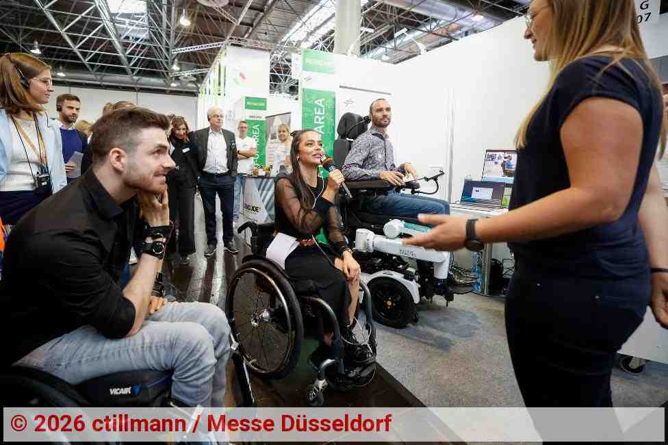 Gesprächs-Impression von der Rehacare 2025 | Foto: ctillmann / Messe Düsseldorf