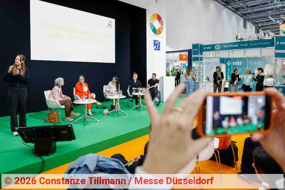Podiumsdiskussion auf der REHACARE International 2026 | Foto: Constanze Tillmann / Messe Düsseldorf Podiumsdiskussion auf der REHACARE International 2026 | Foto: Constanze Tillmann / Messe Düsseldorf