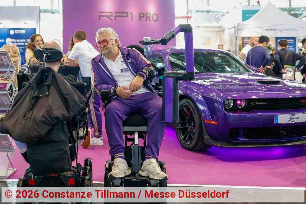 Im Gespräch auf der REHACARE 2026 | Foto: Constanze Tillmann / Messe Düsseldorf